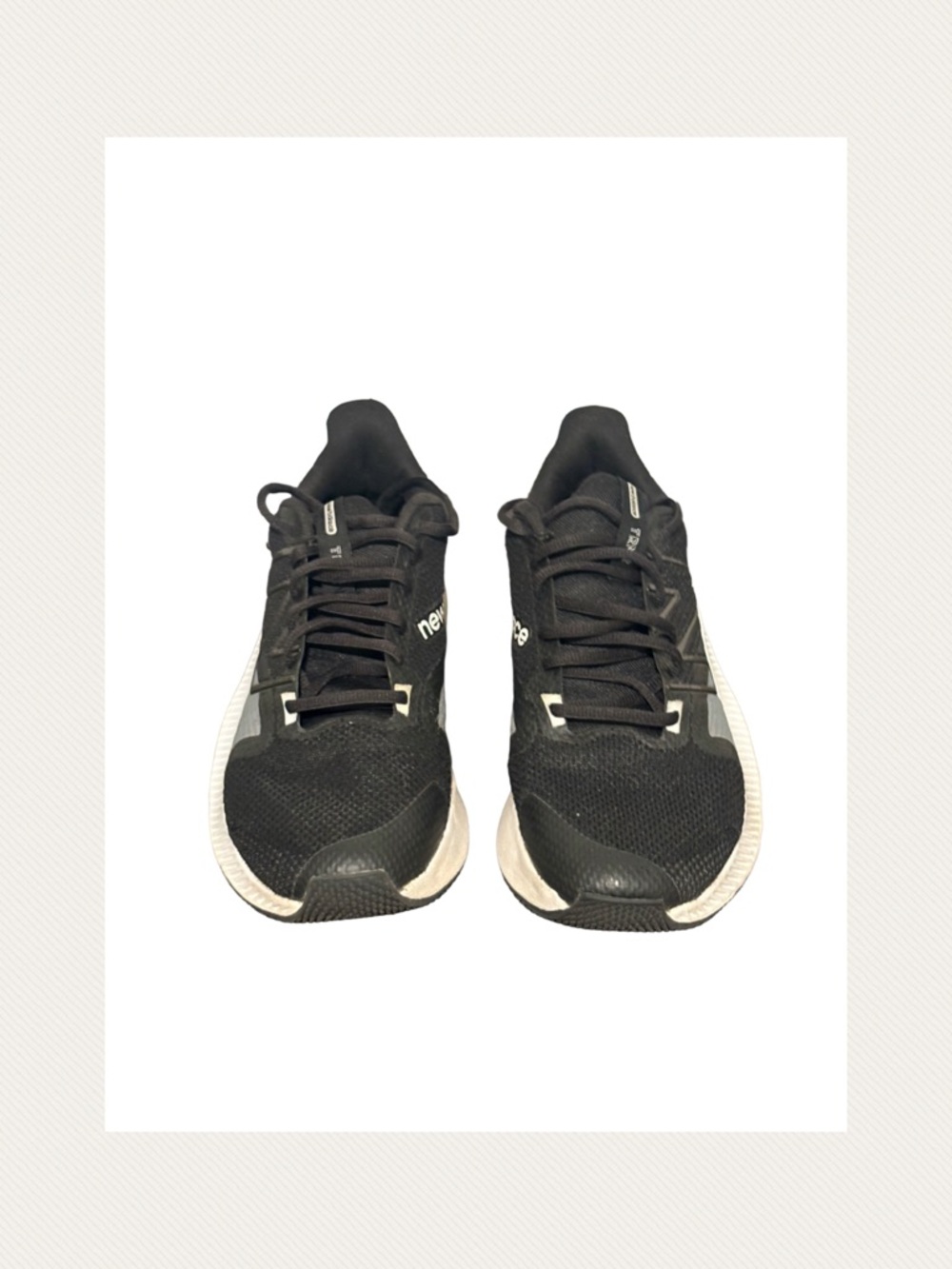 👟New Balance Men's Black and White Athletic Running Shoes